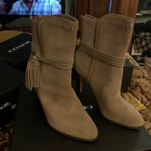 Coach size 9.5 suede bootie brownish/gray